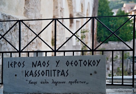 Kassiopi - u hřbitova